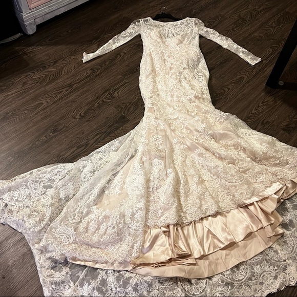 Allure bride bridal gown with lace and train inc,veil​​​​​​ - Picture 2 of 12